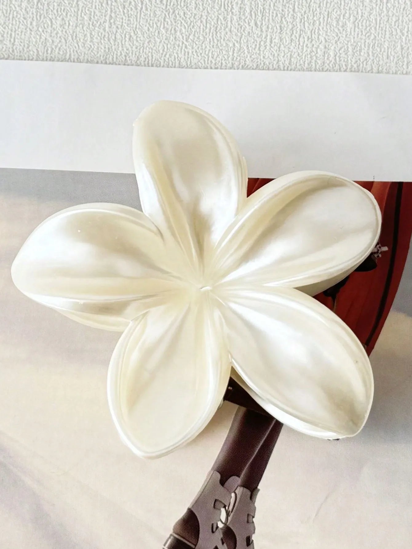 Fashion Simple Shiny Egg Flower Hair Claws
